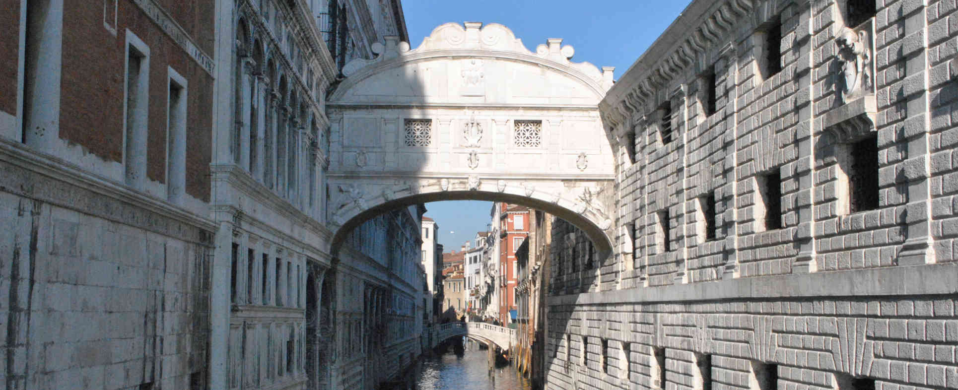  bridge of sighs in  venice